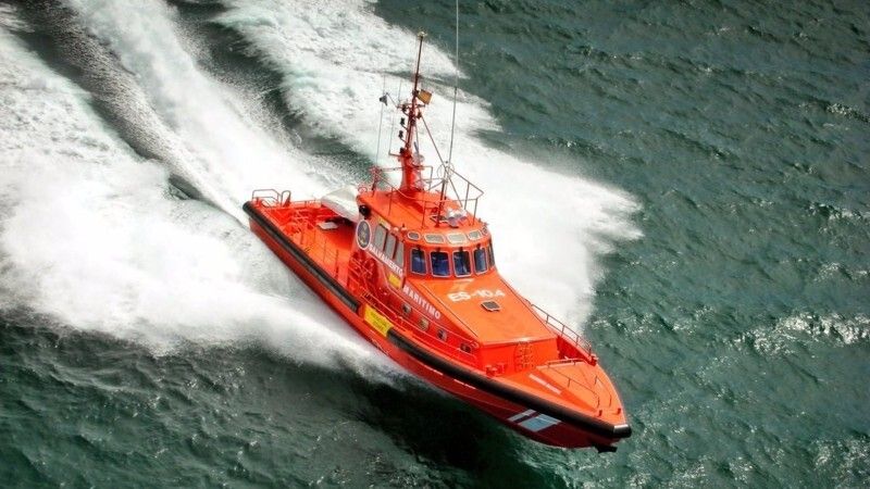 Evacuan a un tripulante de un pesquero herido tras sufrir un accidente a 16 millas de Huelva
