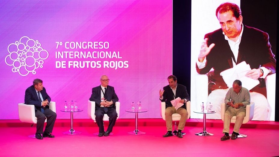 Toni Nadal asegura en la apertura del VII Congreso Internacional de Frutos Rojos que “la clave de todo éxito reside en la lucha y la resistencia”