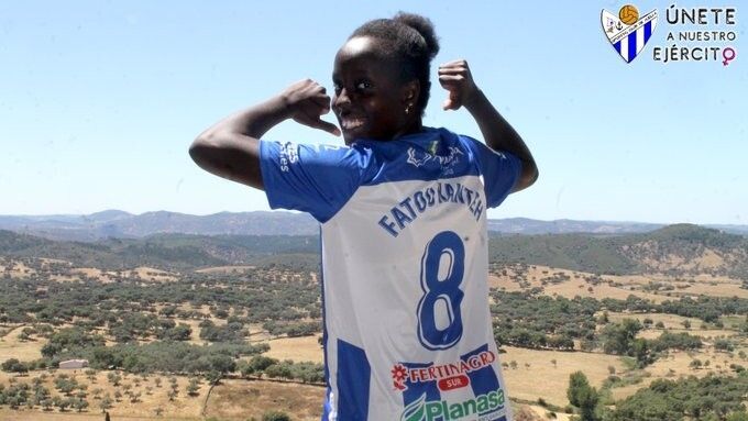 Kanteh se despide agradecida por aprender 'la lucha, garra y sacrificio que significa representar al Sporting'