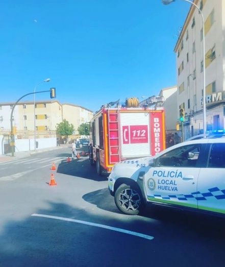 Intervienen armas blancas a los ocupantes de un vehículo tras una persecución policial por la calle Sanlúcar de Guadiana