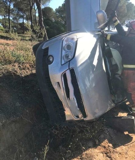 Cuatro heridos tras chocar dos vehículos entre Moguer y Mazagón