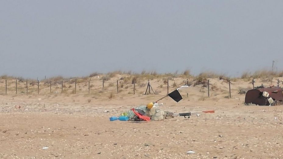 Denuncian 'el lamentable estado' de la playa del Espigón, 'sin duchas, ni vigilancia ni mantenimiento'