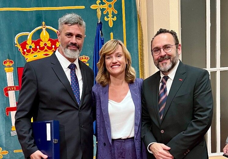 El IES La Rábida recibe la placa de honor de la Orden Civil de Alfonso X el Sabio