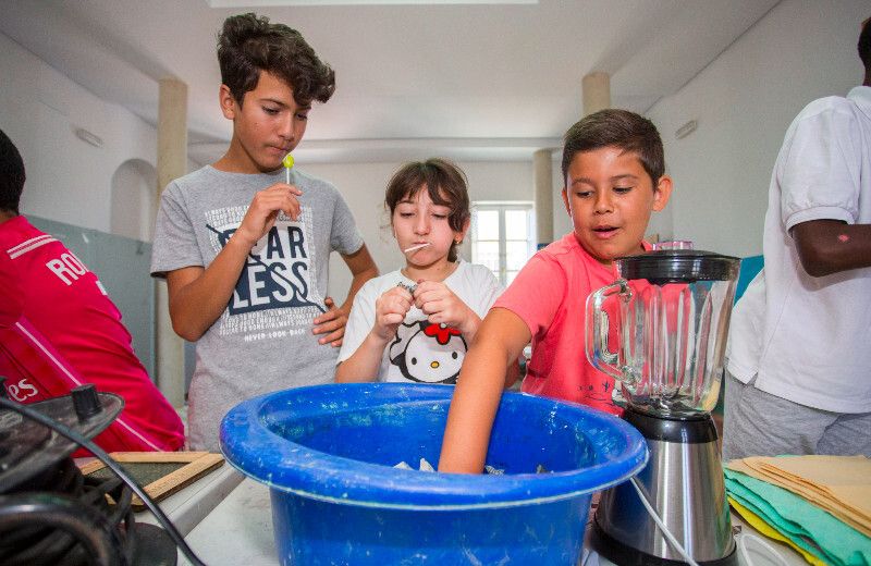 Los talleres de reciclaje del Parque Moret enseñan a reutilizar el papel