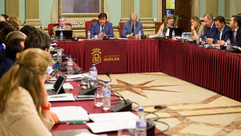 El Pleno muestra su respaldo a los comerciantes e insta a la Junta a reactivar las ayudas a los Centros Comerciales Abiertos