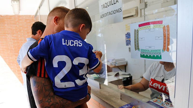 Morcillo, un albiazul más de los 4.500 abonados que ya han pasado por taquilla