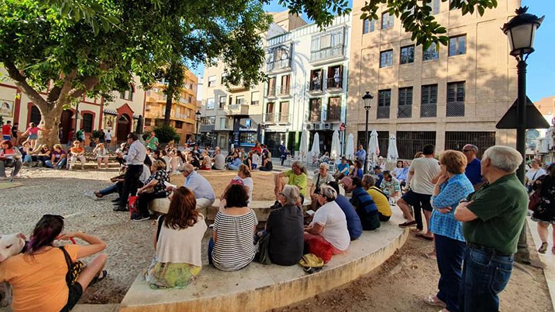 Concurrida tertulia para reivindicar los ficus de la plaza Niña