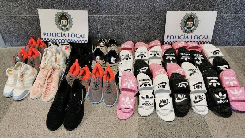 Denuncian a una persona por vender productos falsificados en Punta Umbría