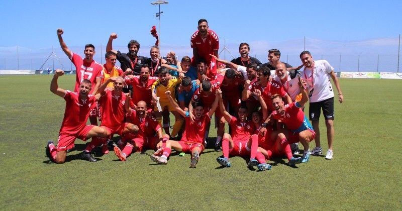 Un doblete del onubense de 37 años López Silva mete al Tamaraceite en Segunda B por primera vez en su historia