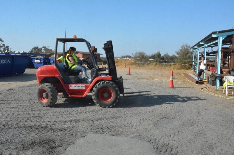 Palos clausura sus cursos de carretillero, plataforma elevadora, carretillas y camión autocargante grúa