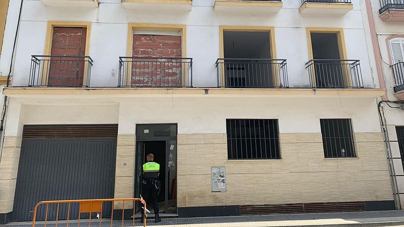Vecinos de Macías Belmonte agradecen al Ayuntamiento la desocupación del edificio