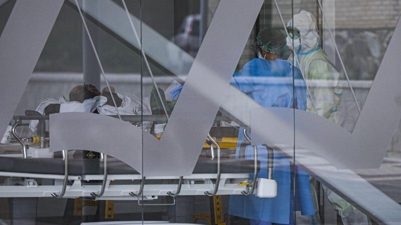 El 47% de los ingresados este fin de semana en Andalucía son menores de 40 años y el 58% no está vacunado