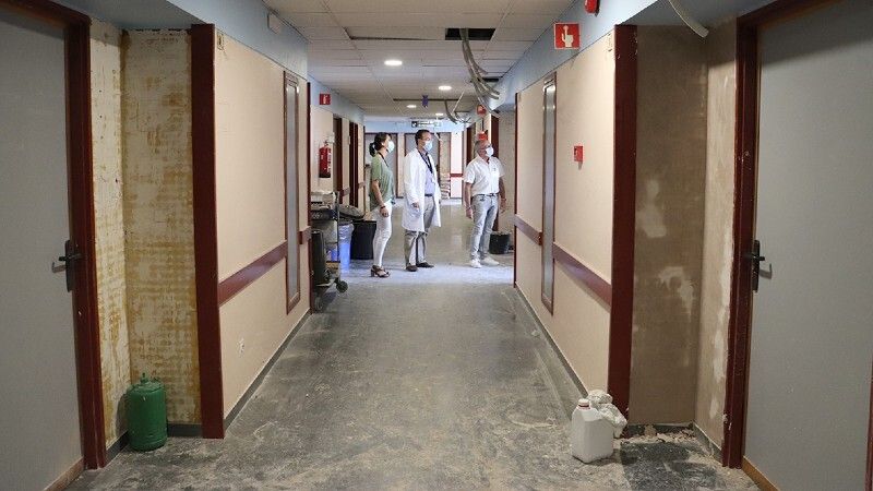 El Hospital Juan Ramón Jiménez invierte 900.000 euros en obras de accesibilidad y mejora del centro