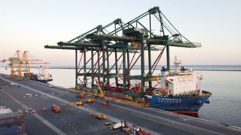 El Puerto de Huelva incrementa la capacidad de su terminal de contenedores con la llegada de tres grúas nuevas que aumentan su competitividad