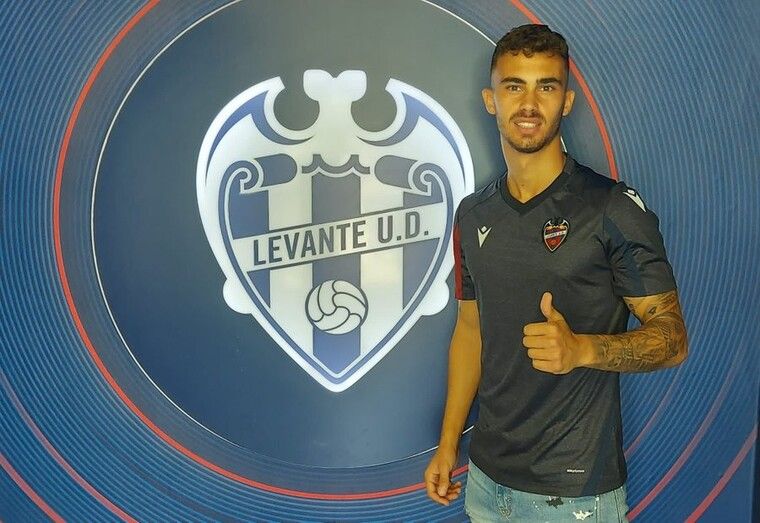 Lágrimas y sonrisas para Antonio Leal: el Villarreal lo echa y ficha por el Atlético Levante