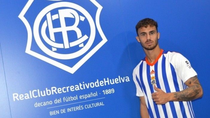 Lágrimas y sonrisas para Antonio Leal: el Villarreal lo echa y ficha por el Atlético Levante