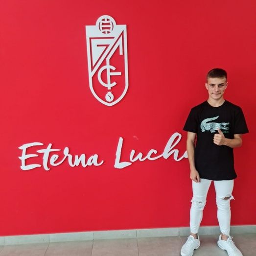 El Granada se lleva al cadete albiazul Iván González