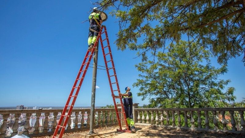 El Ayuntamiento renueva la iluminación del Parque Alonso Sánchez con tecnología LED