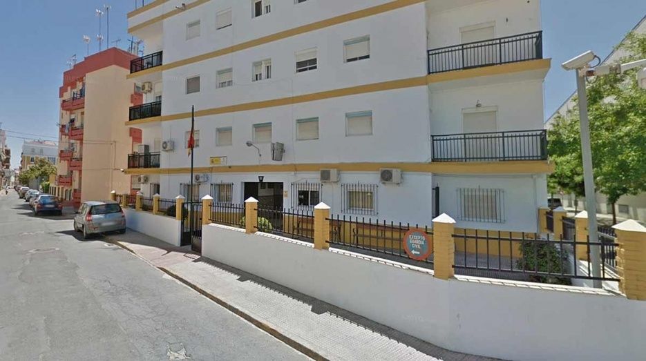 Detenido un menor cuando prendía fuego con gasolina al cuartel de la Guardia Civil de Isla Cristina