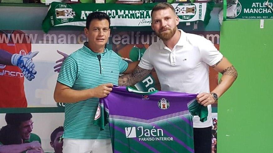 Iván Aguilar cambia de club y volverá a medirse al Recre y al San Roque