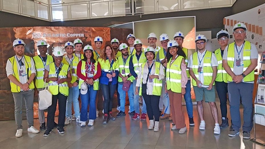 Alumnos del Programa Suma Máster de la Cátedra Atlantic Copper visita el complejo metalúrgico
