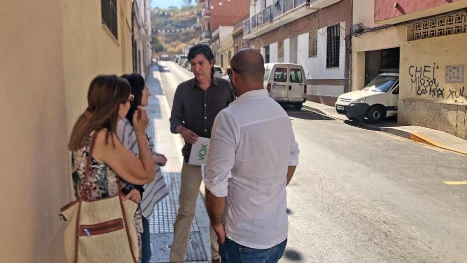 Vox alerta de las graves amenazas que están recibiendo los vecinos críticos con los okupas de la calle Tharsis