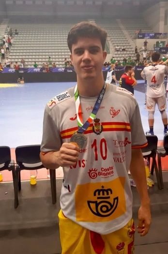 El moguereño Dani Serrano, campeón de Europa con los Hispanos Júnior (37-35)