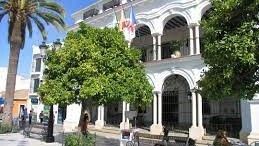 Denuncian condiciones de trabajo 'insoportables' en el Ayuntamiento de Almonte debido a las 'altas temperaturas'
