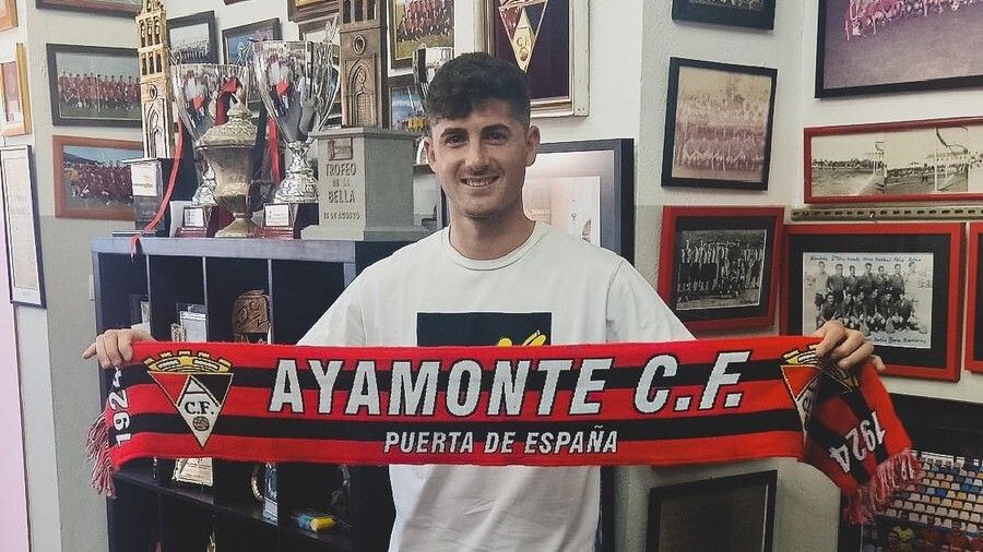 Tercera etapa del goleador Manu Torres en el Ayamonte