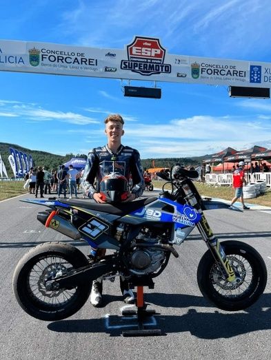 Paquito Gómez, segundo en Forcarei para seguir optando a todo en el Nacional de Supermotard