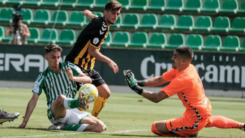 Un corajudo San Roque sólo cede ante el Betis Deportivo en el minuto 96 (3-2)