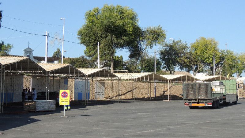 Avanza el montaje de las 18 casetas de las Fiestas de La Cinta en el recinto de La Orden
