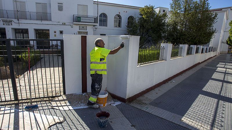 Puesta a punto de una treintena de colegios en la capital