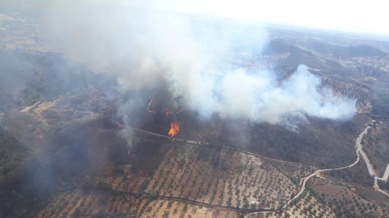 El Infoca traslada medios onubenses para combatir un incendio en el municipio portugués de Barrancos