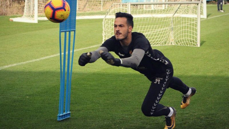 Arturo Cordero se entrena con el CD Moguer mientras encuentra equipo