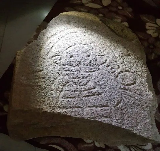 La estela diademada encontrada en Cañaveral de León se presentará en el Museo en septiembre
