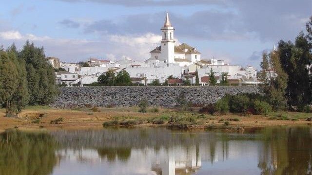 Gibraleón confirma seis positivos, cinco de una misma unidad familiar y el sexto de una vecina de ellos