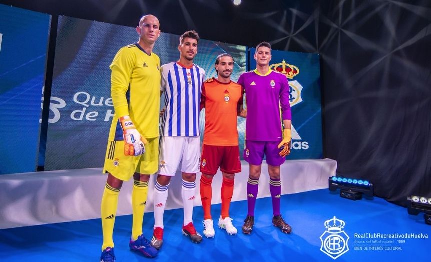 El Recre se atreve a introducir el naranja en su primera equipación