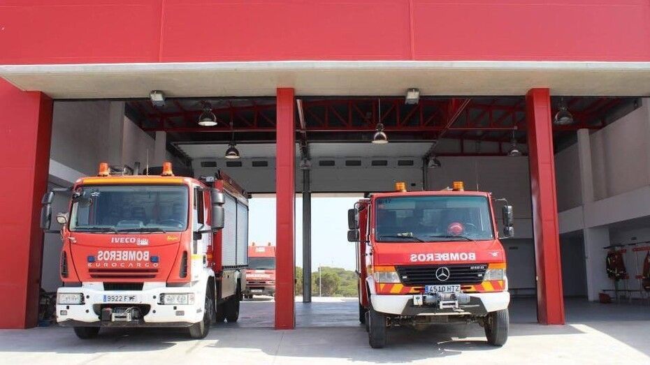 Desalojan una vivienda tras un incendio de pastos en la zona de El Pintao en Gibraleón