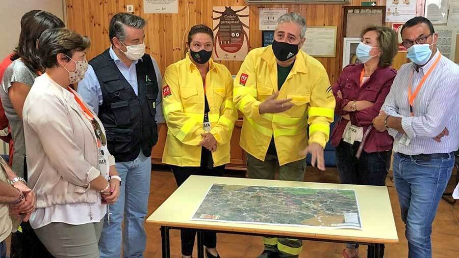 El fuego sigue avanzando hacia el sur y el incendio ya supera las 10.000 hectáreas