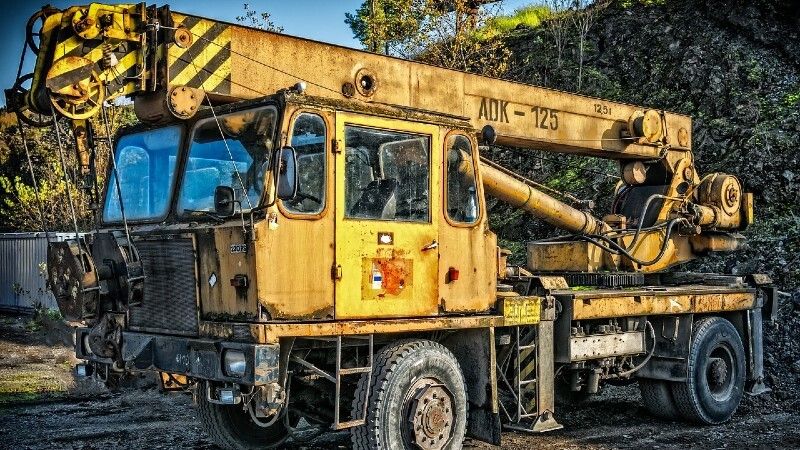 El SAE busca dos conductores de grúa y otros dos de trailer frigorífico en la provincia onubense
