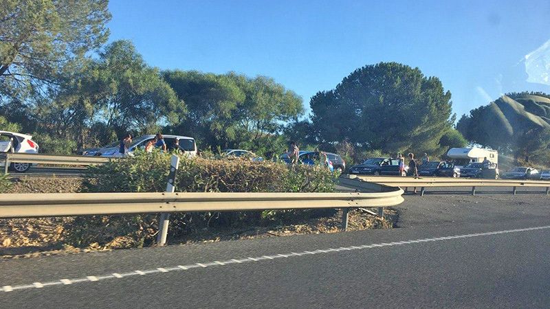 Una colisión múltiple provoca una importante retención en la A-49 en sentido Sevilla
