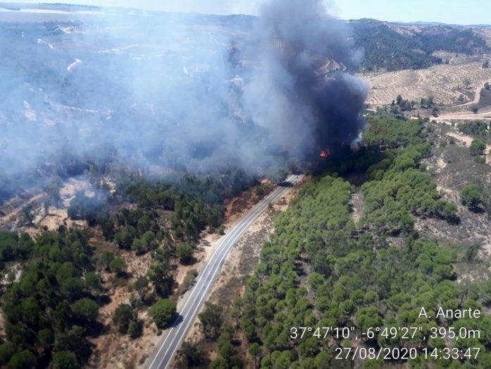 Declarado un incendio en Almonaster que obliga al desalojo de la mina de Aguas Teñidas