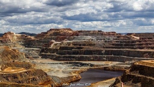 Trasladado a la UCI del Hospital de Riotinto un trabajador de la mina al que se la ha caído encima una estructura