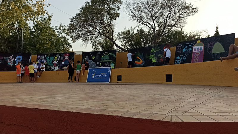 25 jóvenes participan en el Taller de Graffitis organizado en Isla Cristina