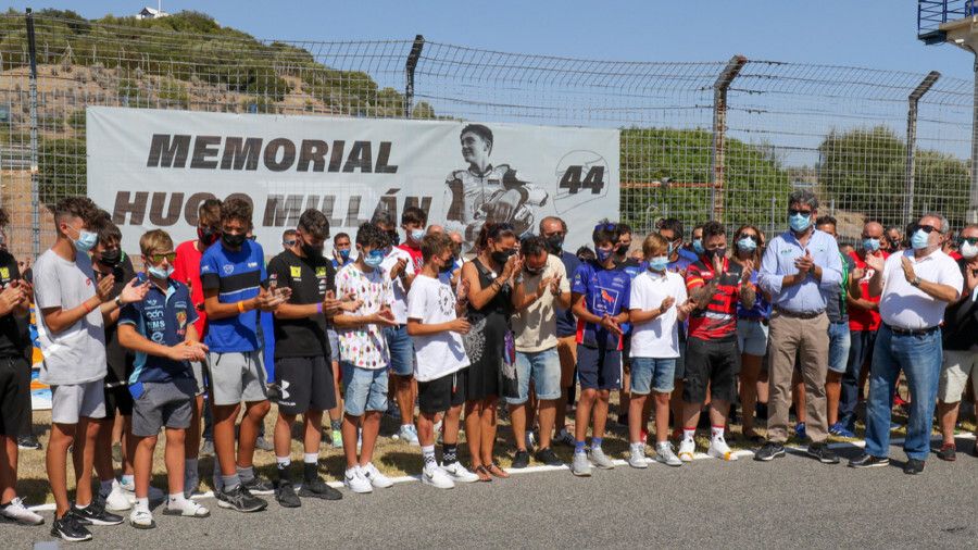 Sentido homenaje a Hugo Millán en el Circuito de Jerez-Ángel Nieto