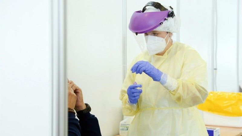 Casi 300 casos de coronavirus en las últimas 24 horas en Huelva y 24 muertos en Andalucía
