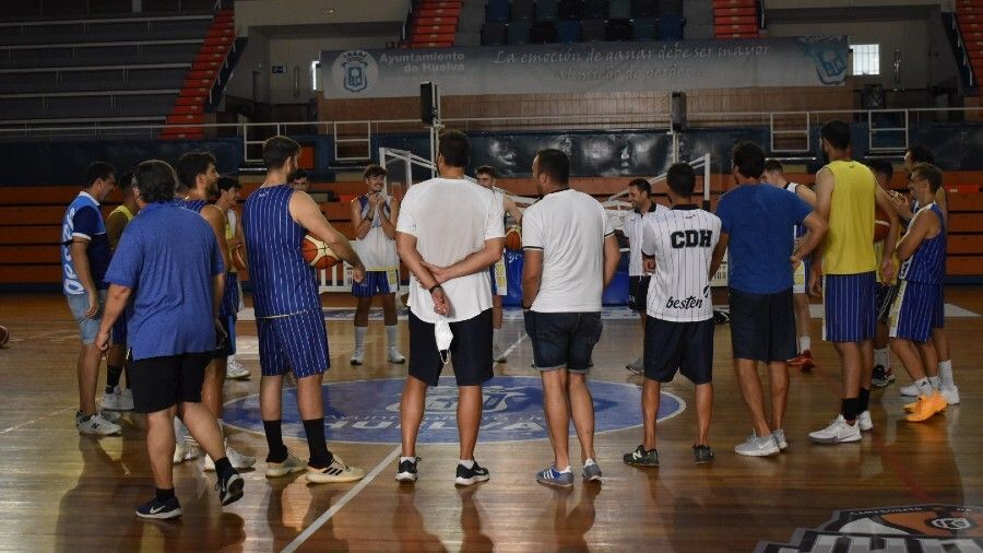 Pedro Vadillo: “Hemos conseguido hacer una plantilla muy competitiva”