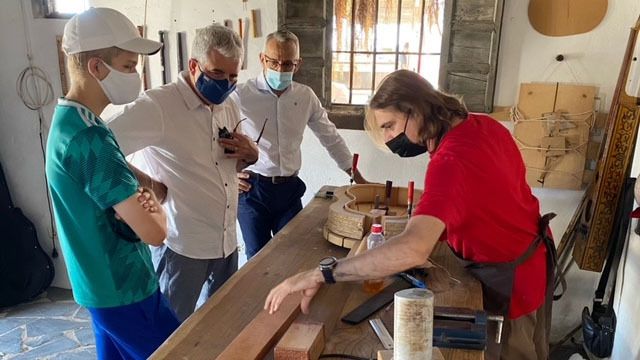 El Muelle de las Carabelas recibe a Conrad Tribble, máximo representante diplomático en funciones de EE.UU. en España