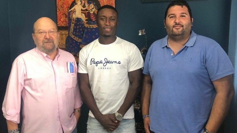 Ya van 22 fichajes en el Recre con el del central ghanés de 28 años Anaba
